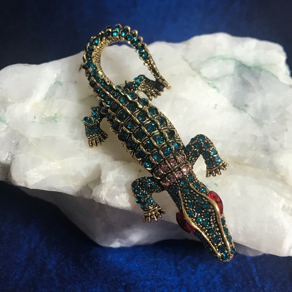 Jewelry - Alligator blue rhinestone jewelry brooch/pendant